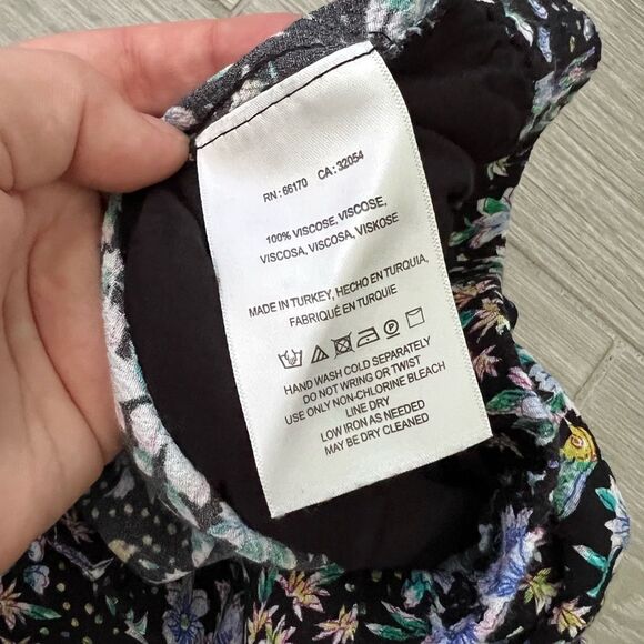 Anthropologie Ett:twa shorts Floral and Bird Print size Large - Picture 5 of 6